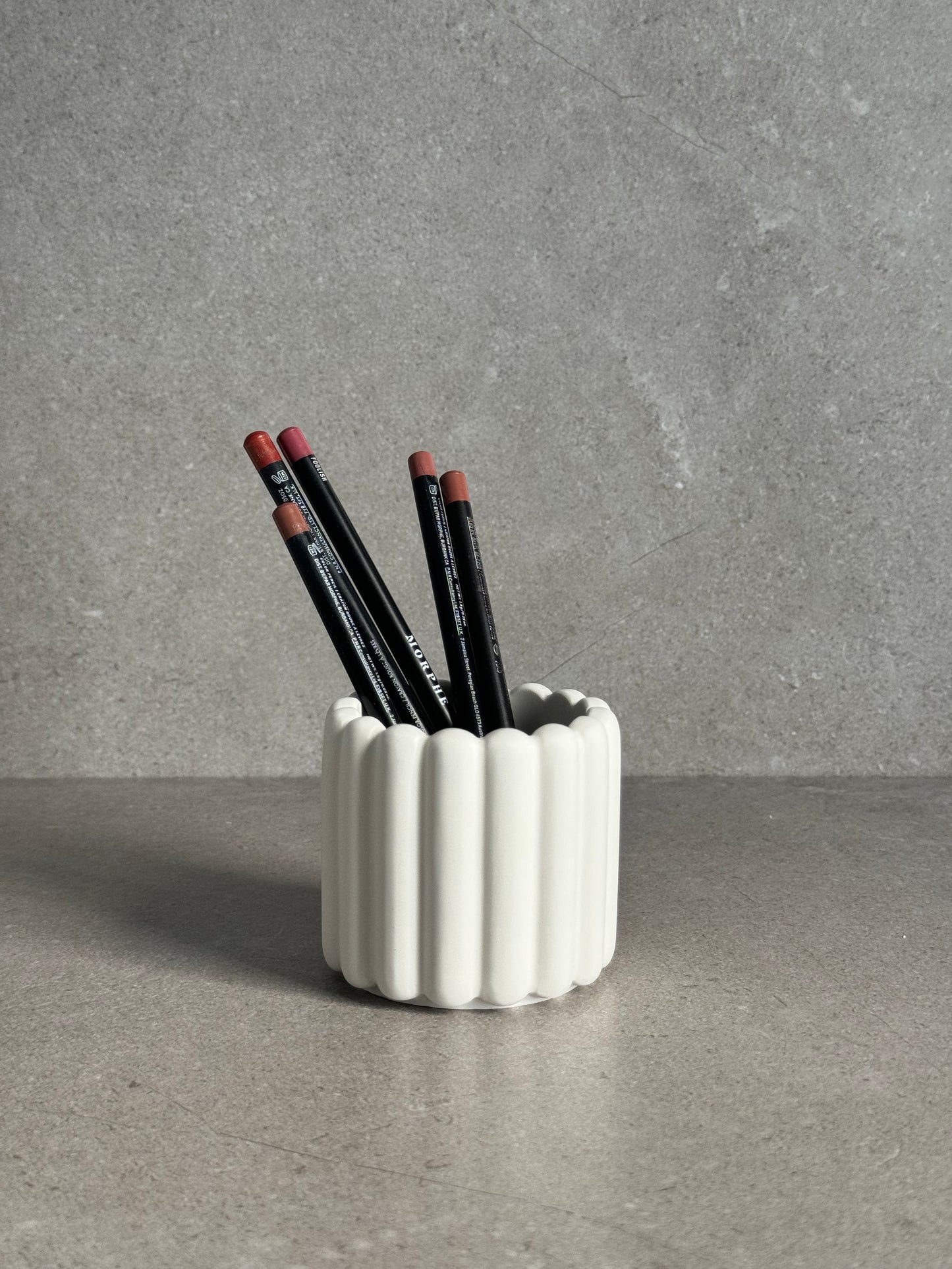 Ribbed candle holder